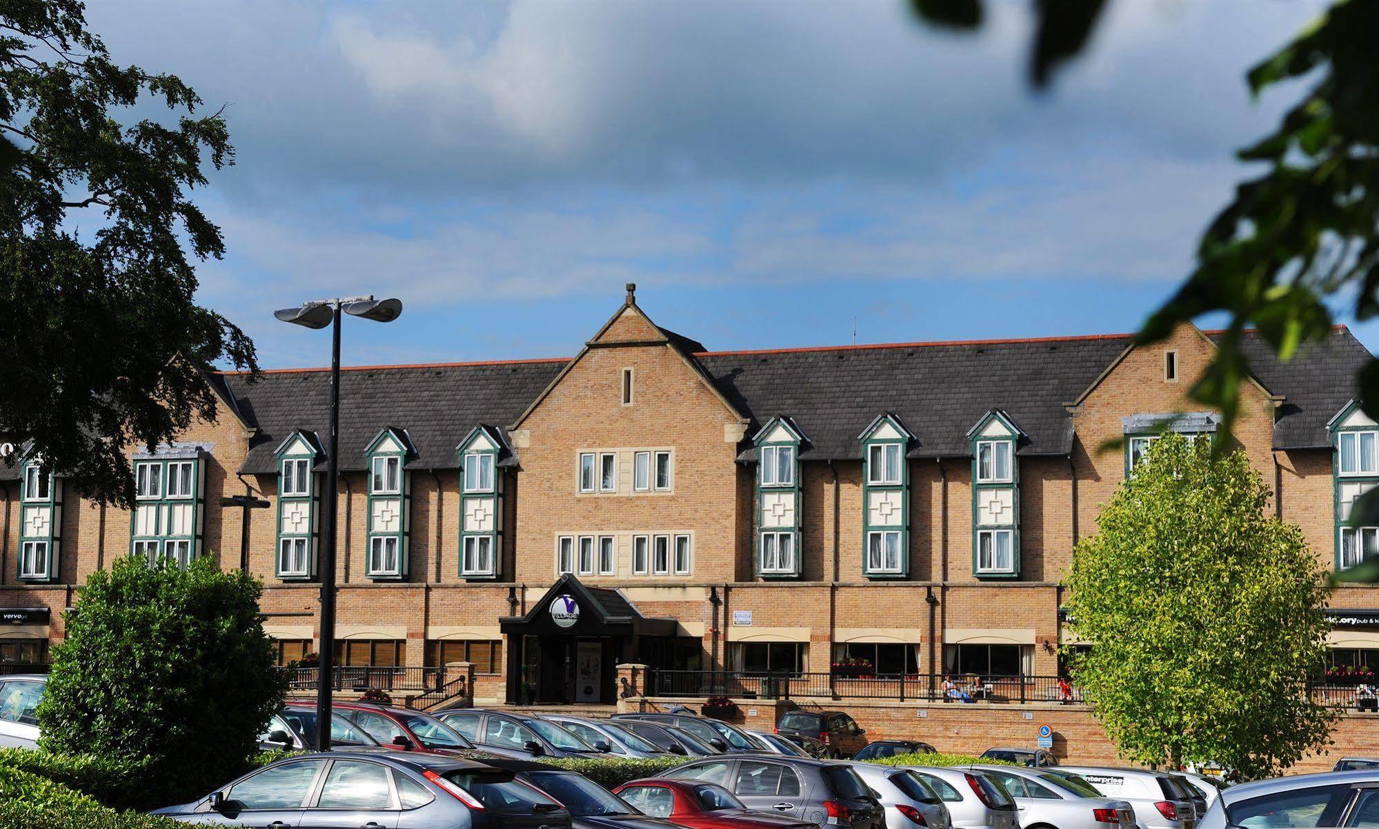 Village Hotel Leeds North Exterior foto